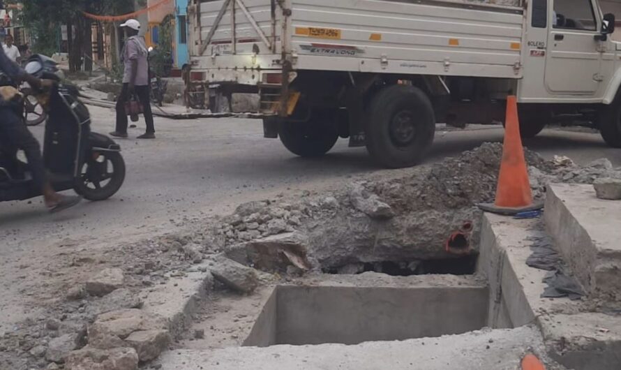 Warangal : జర జాగ్రత్త..! ప్రమాదకరంగా మారిన దసరా రోడ్డు…