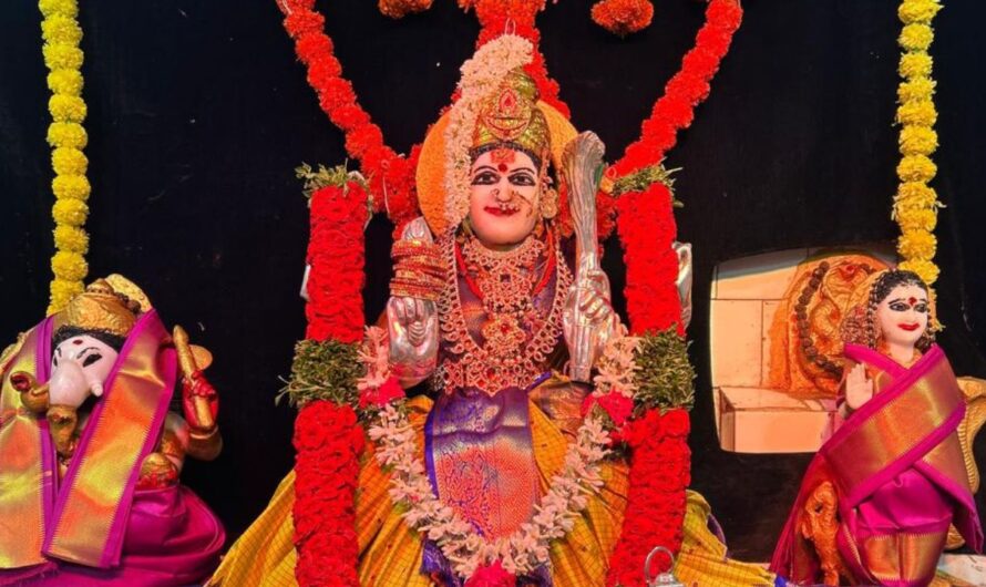 Sri Rajarajeshwari Temple : కామేశ్వరి అవతారంలో శ్రీ రాజరాజేశ్వరిదేవి అమ్మవారు
