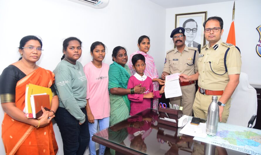 CP Sunpreet singh : మరణించిన పోలీస్ కుటుంబానికి భద్రత చెక్కును అందజేసిన సిపి