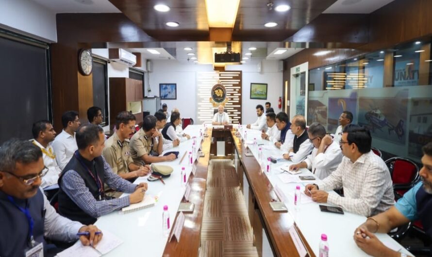 Modi Review Meeting : అధికారులతో ప్రధాని మోదీ సమీక్షా సమావేశం నిర్వహించారు