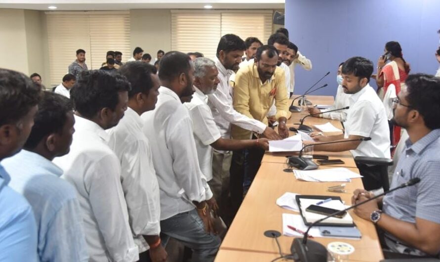 Mahabubabad District Collectorate : కలెక్టర్ అద్వైత్ కుమార్ సింగ్ కు వినతిపత్రం సమర్పణ