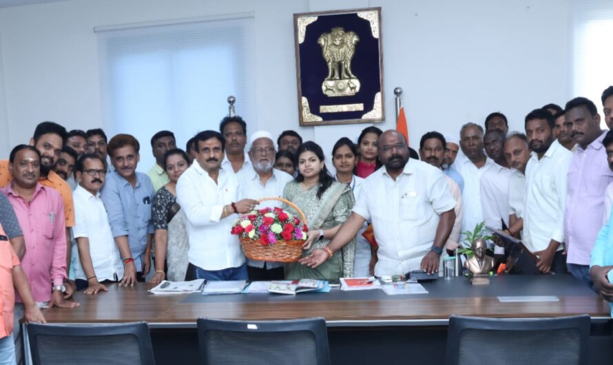 TNGO President Akula Rajender : నూతన కలెక్టర్ కు అభినందనలు తెలిపిన టీఎన్జీవో నేతలు