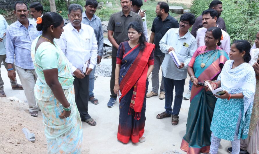 Collector Sneha Shabarish : ఇందిరమ్మ ఇండ్ల నిర్మాణ పనులు త్వరగా పూర్తి చేసుకోవాలి