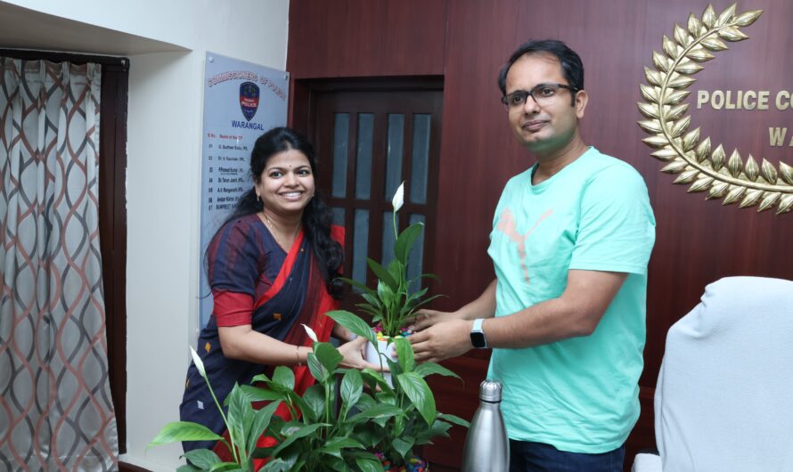 Collector Met CP : పోలీస్ కమిషనర్ ను మర్యాదపూర్వకం కలిసిన జిల్లా కలెక్టర్