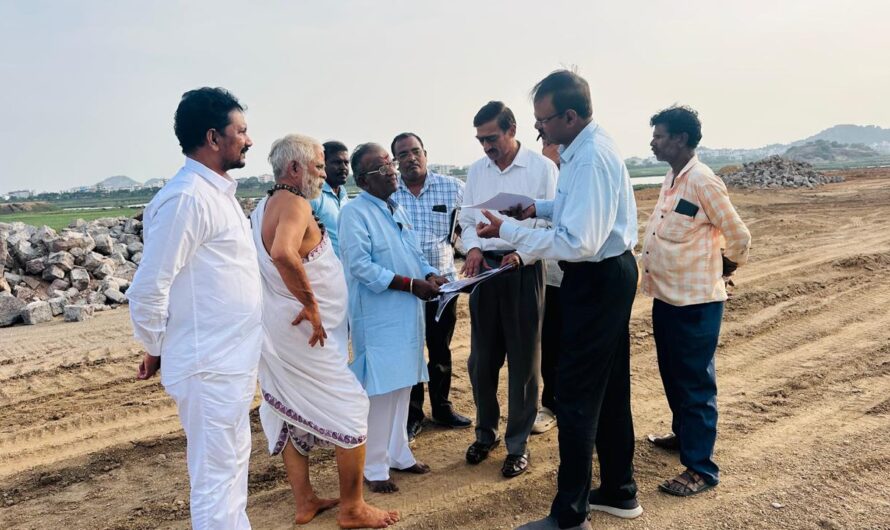 Bhadrakali Temple : మూడవీధుల పురోగతిని వరిశీలించిన తెలంగాణా రాష్ట్ర దేవాదాయ స్థపతి