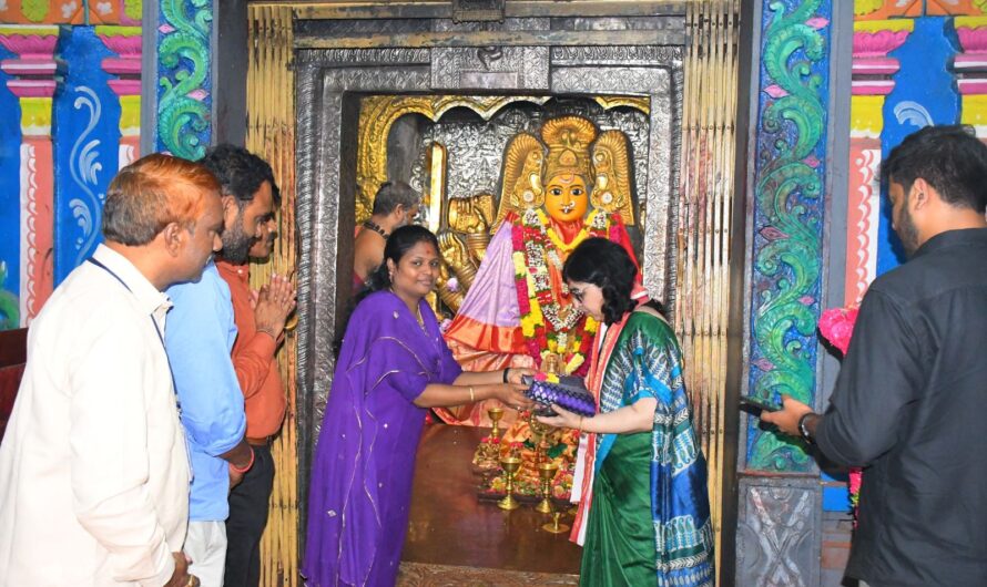 Bhadrakali Temple : భద్రకాళి అమ్మవారిని దర్శించుకున్న చందా పండిట్