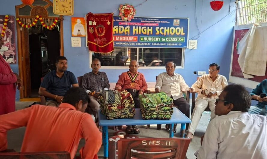 Formation Day : గిరిజన పాఠశాలకు దుప్పట్లు పంపిణీ