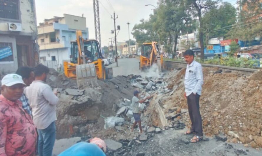 Water pipeline leakage : రెండు సంవత్సరాలుగా నీటి పైప్ లైన్ లికేజి