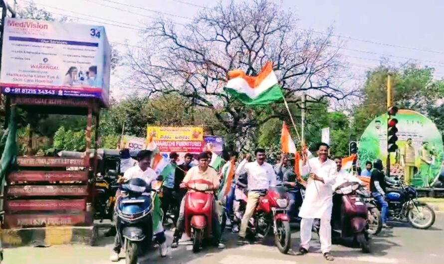 77th Republic Day : బైకులపై జాతీయ జెండాలతో ర్యాలీ నిర్వహణ