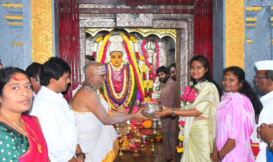 New Collector : అమ్మవారిని దర్శించుకున్నా నూతన కలెక్టర్ చాహత్ బాజ్పాయ్