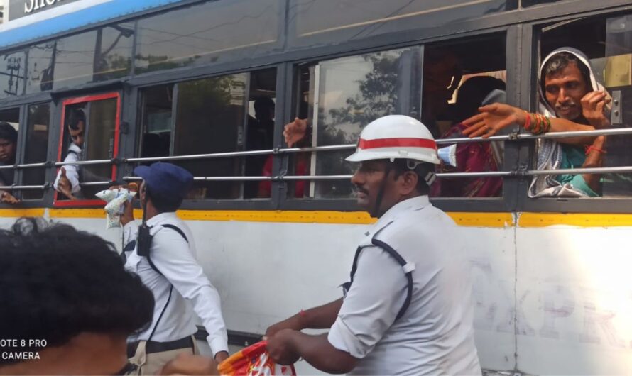 Traffic Constable : సేవా స్పూర్తిని చాటుకున్నా కానిస్టేబుల్ గంగాధరి రమేష్